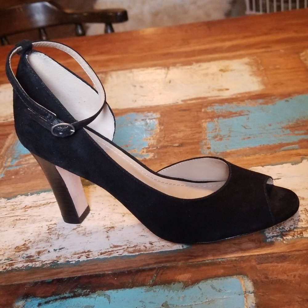 Johnston and Murphy Black Suede Camden